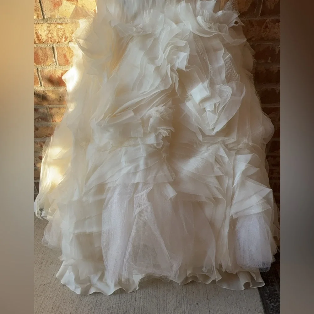 Vera Wang Kathleen Strapless Cream wedding Gown size 4 - Picture 5 of 14